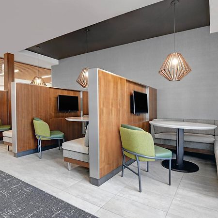 Courtyard By Marriott Manhattan Aggieville ภายนอก รูปภาพ