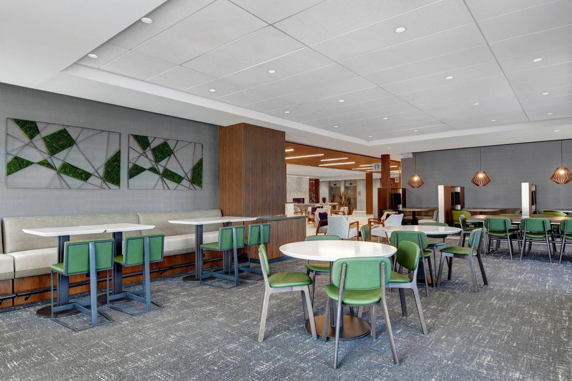 Courtyard By Marriott Manhattan Aggieville ภายนอก รูปภาพ