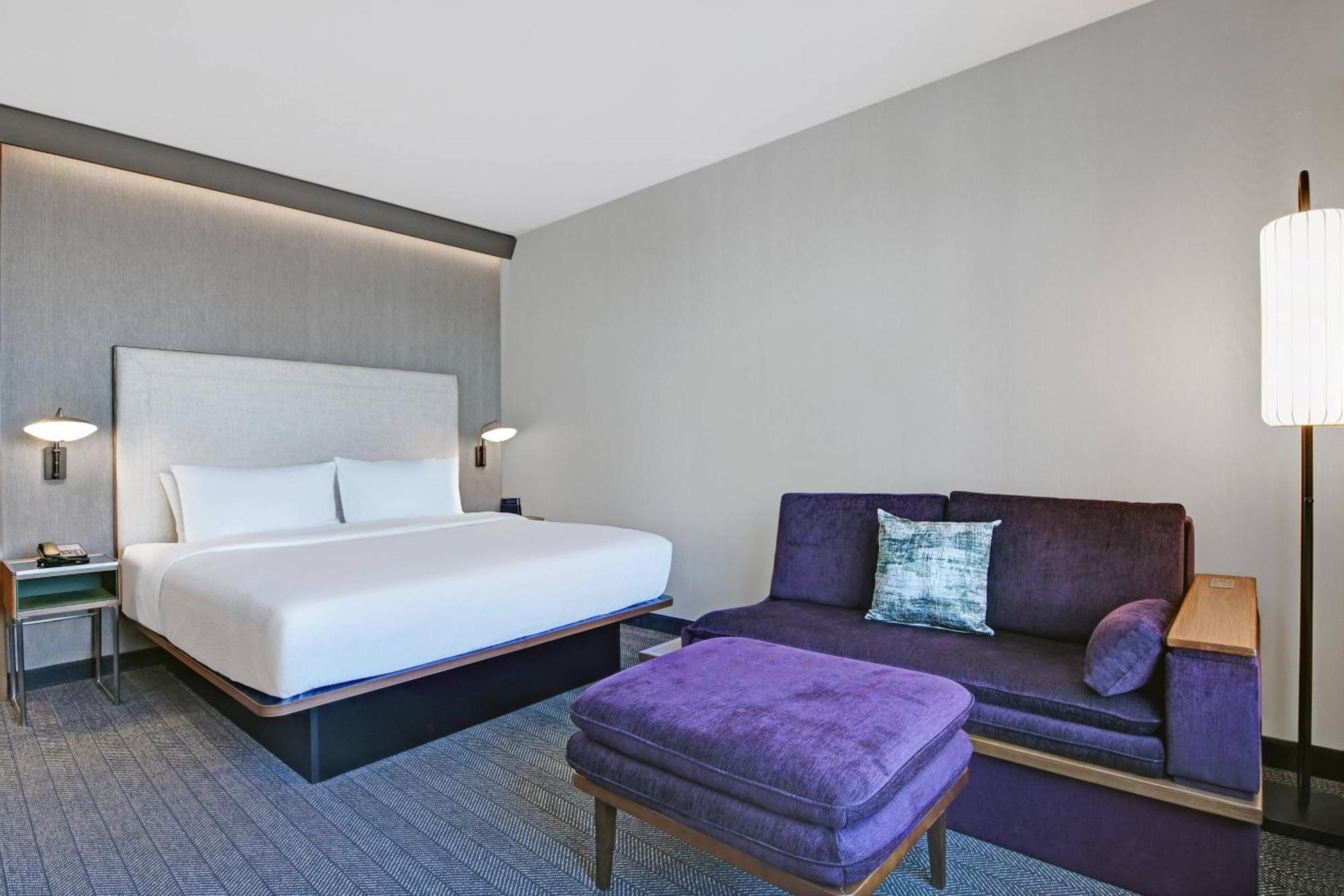 Courtyard By Marriott Manhattan Aggieville ภายนอก รูปภาพ