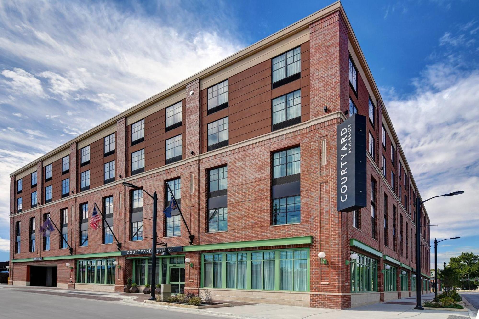Courtyard By Marriott Manhattan Aggieville ภายนอก รูปภาพ