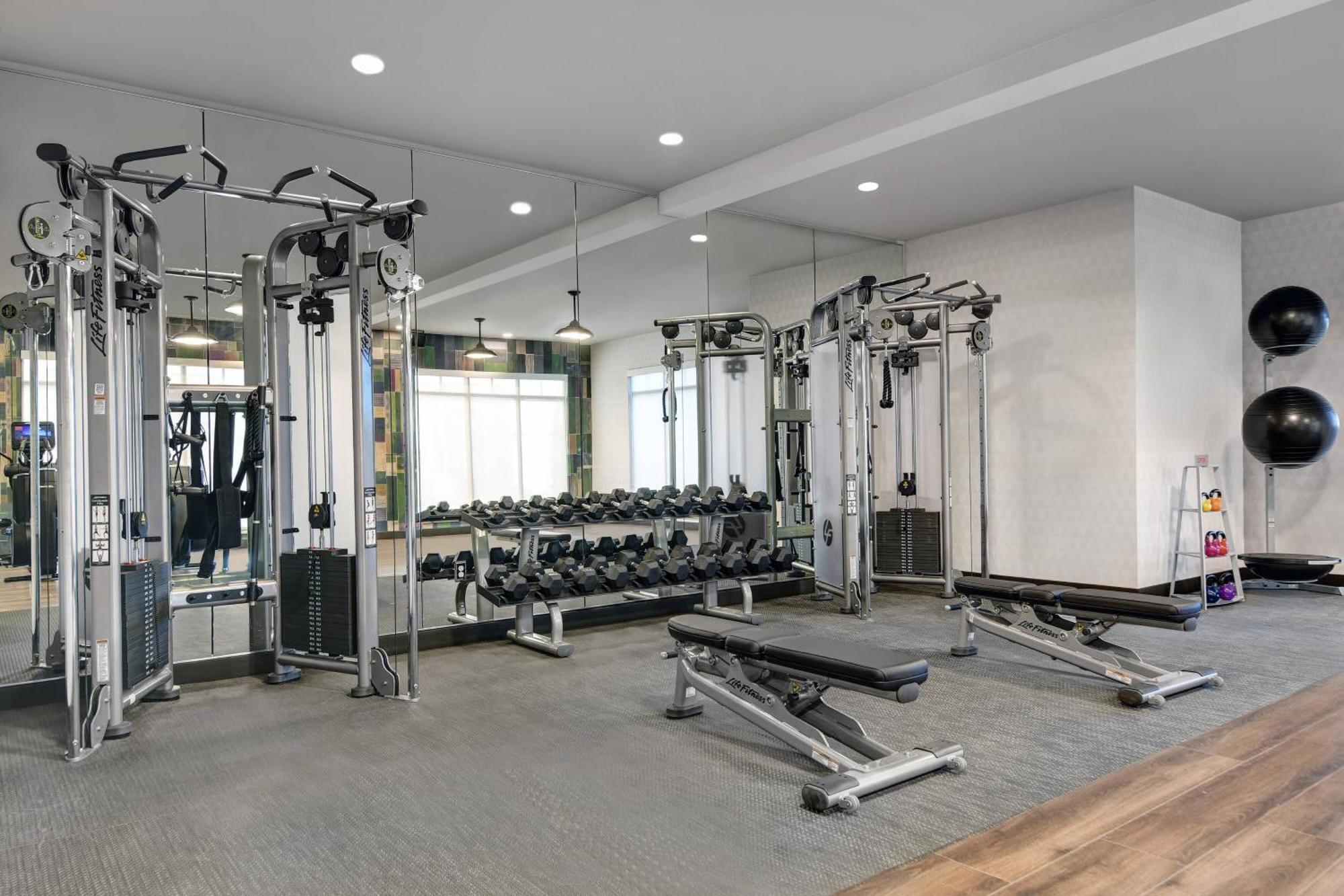 Courtyard By Marriott Manhattan Aggieville ภายนอก รูปภาพ