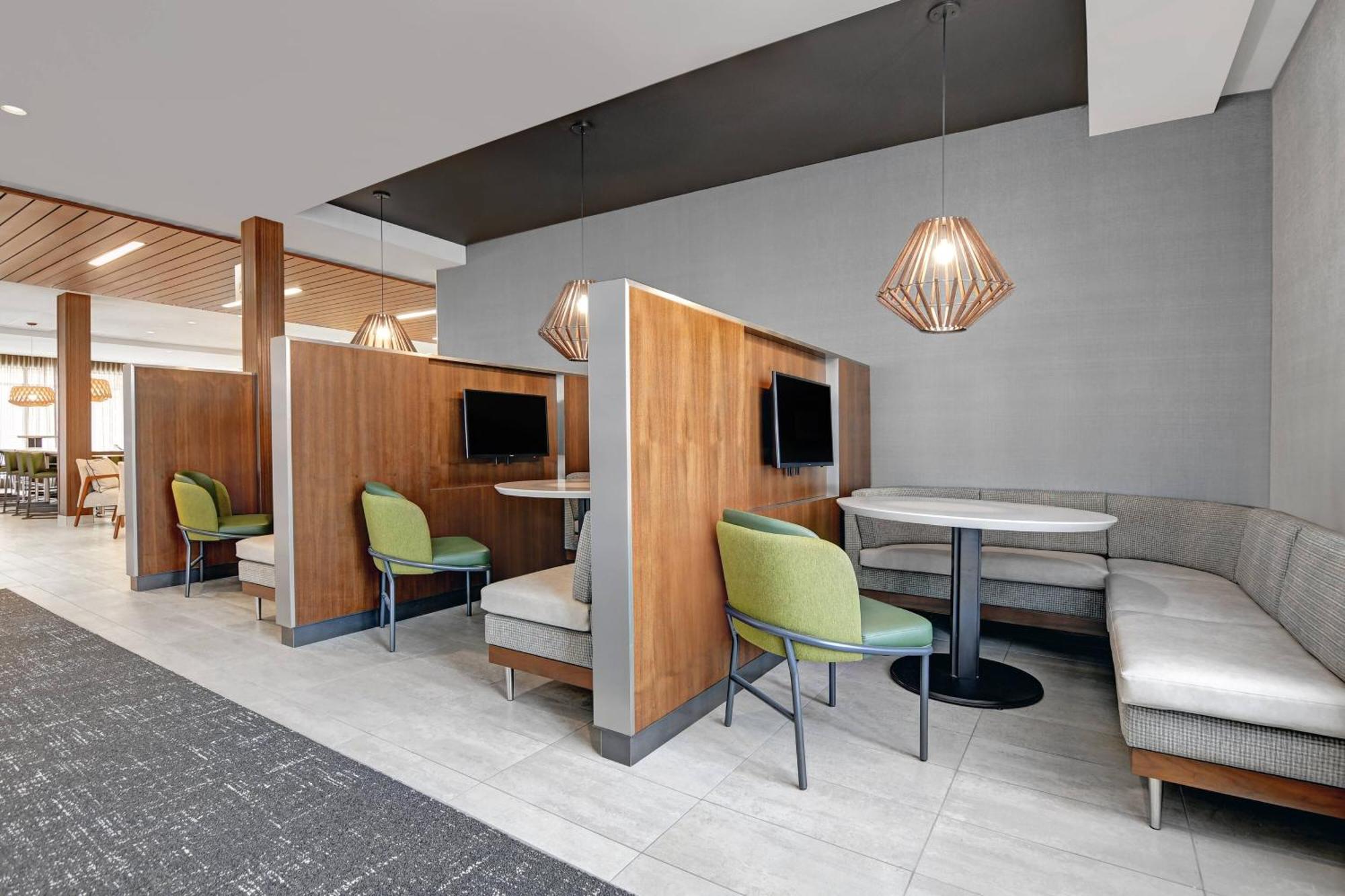 Courtyard By Marriott Manhattan Aggieville ภายนอก รูปภาพ