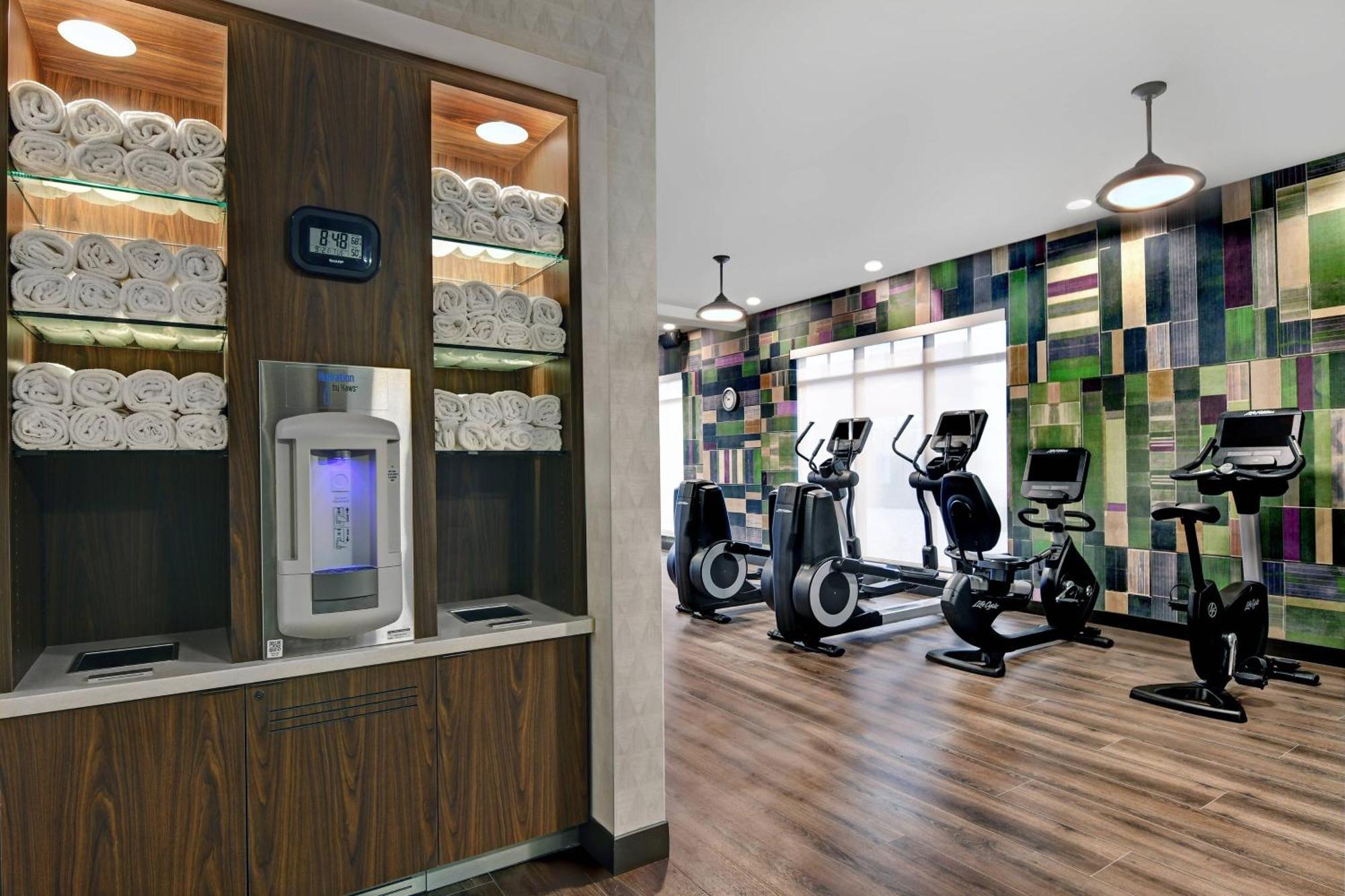 Courtyard By Marriott Manhattan Aggieville ภายนอก รูปภาพ