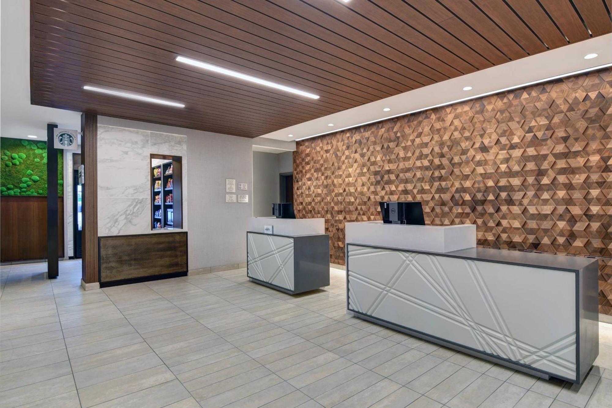 Courtyard By Marriott Manhattan Aggieville ภายนอก รูปภาพ