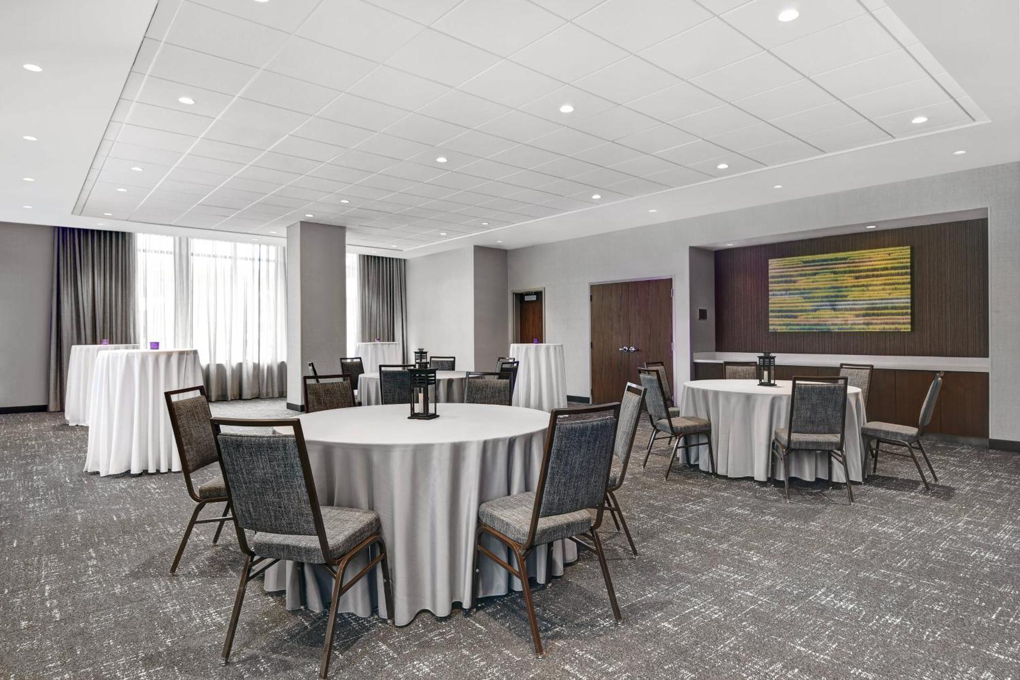 Courtyard By Marriott Manhattan Aggieville ภายนอก รูปภาพ