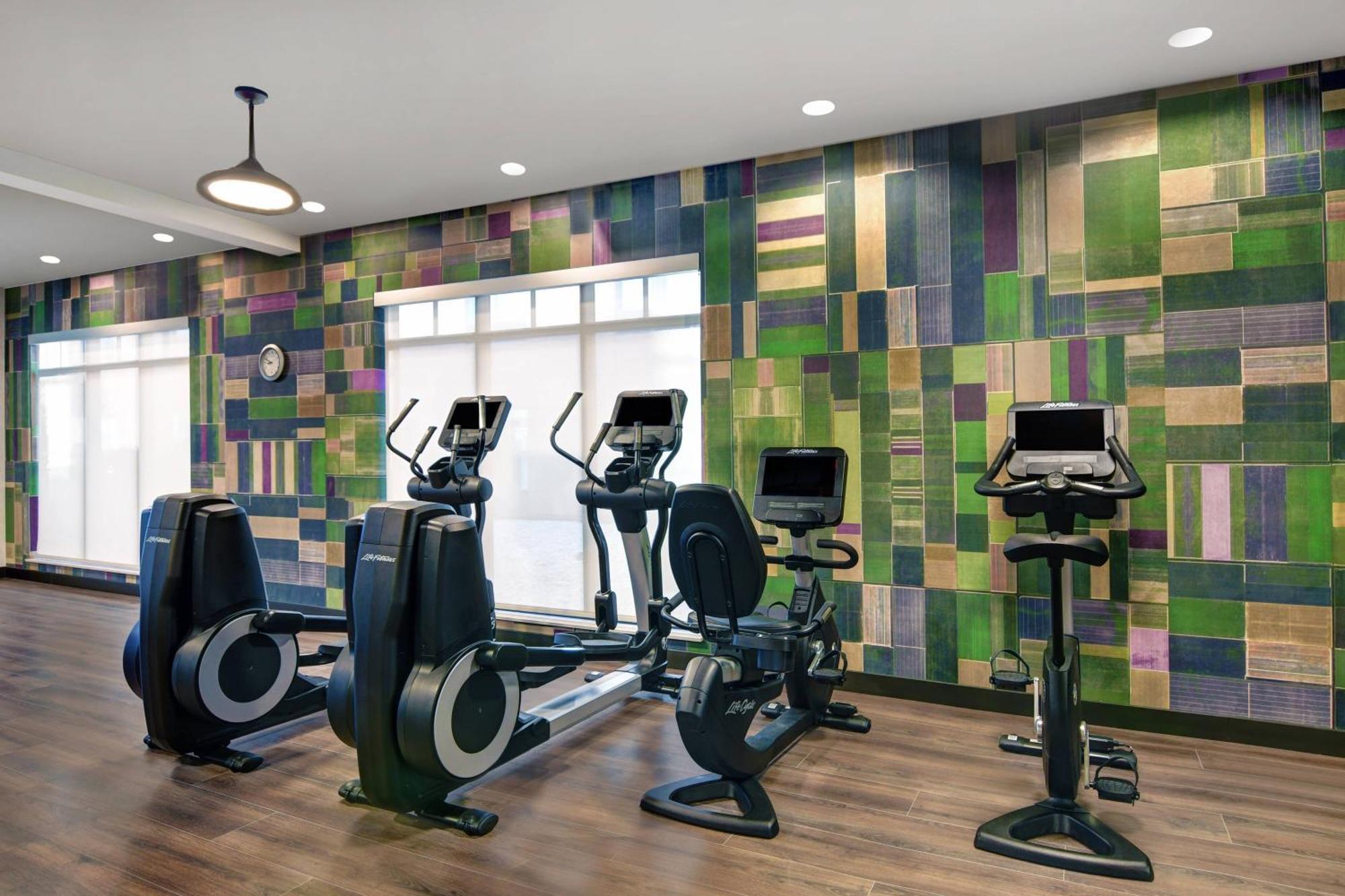 Courtyard By Marriott Manhattan Aggieville ภายนอก รูปภาพ