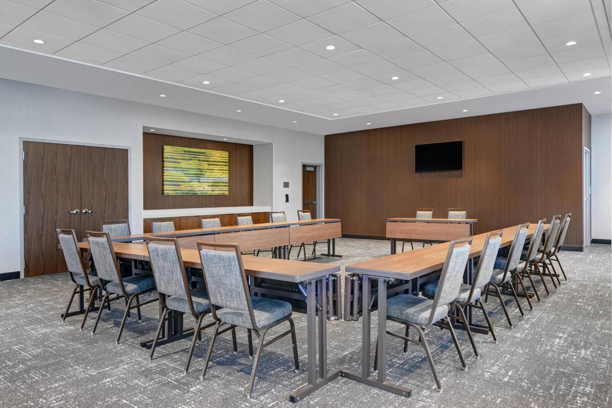Courtyard By Marriott Manhattan Aggieville ภายนอก รูปภาพ