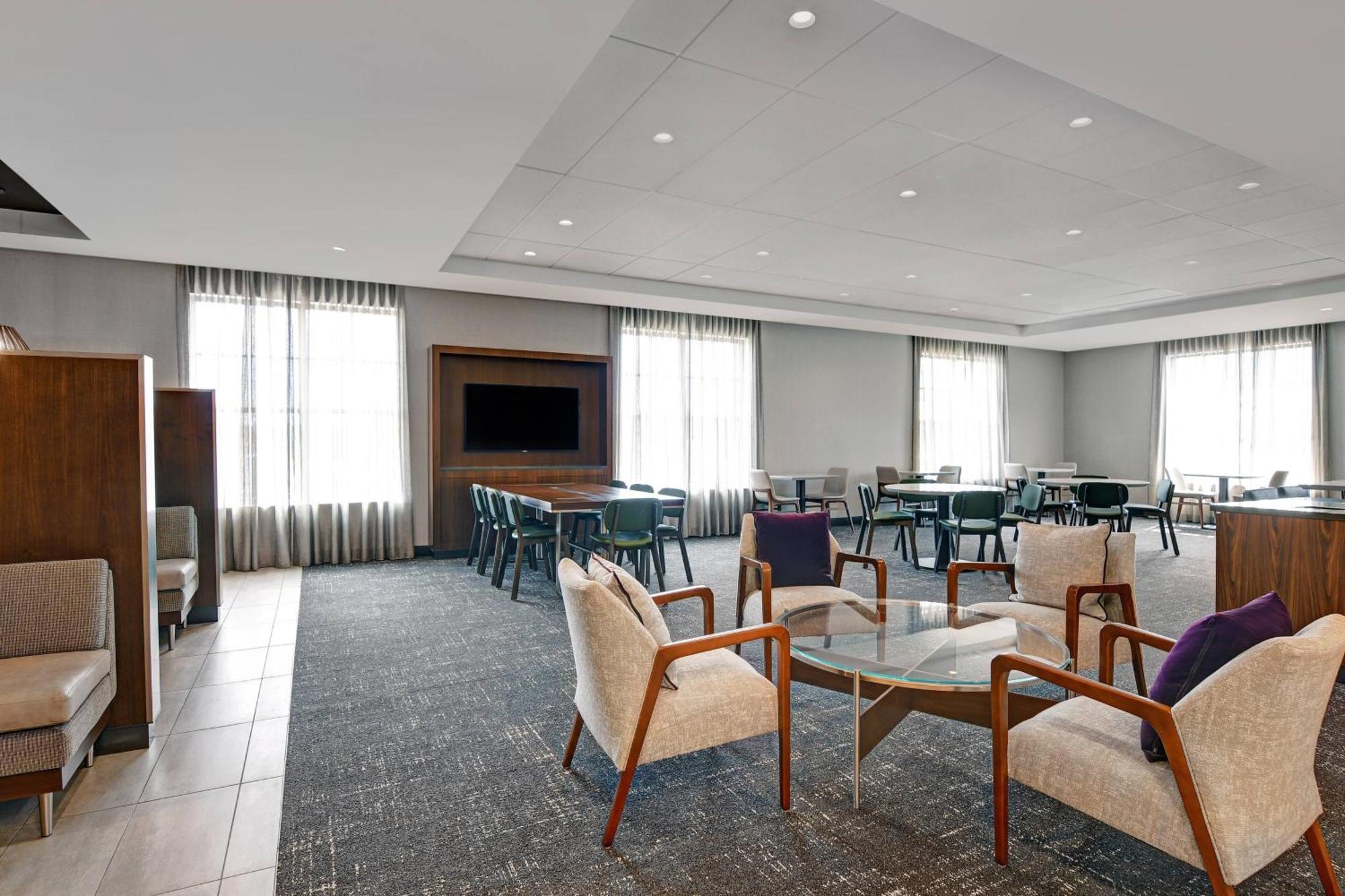 Courtyard By Marriott Manhattan Aggieville ภายนอก รูปภาพ