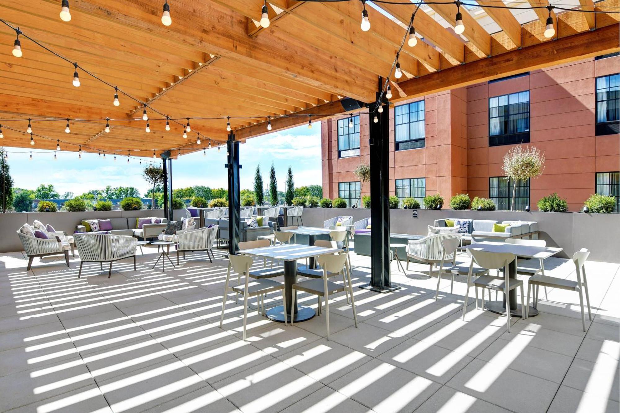 Courtyard By Marriott Manhattan Aggieville ภายนอก รูปภาพ