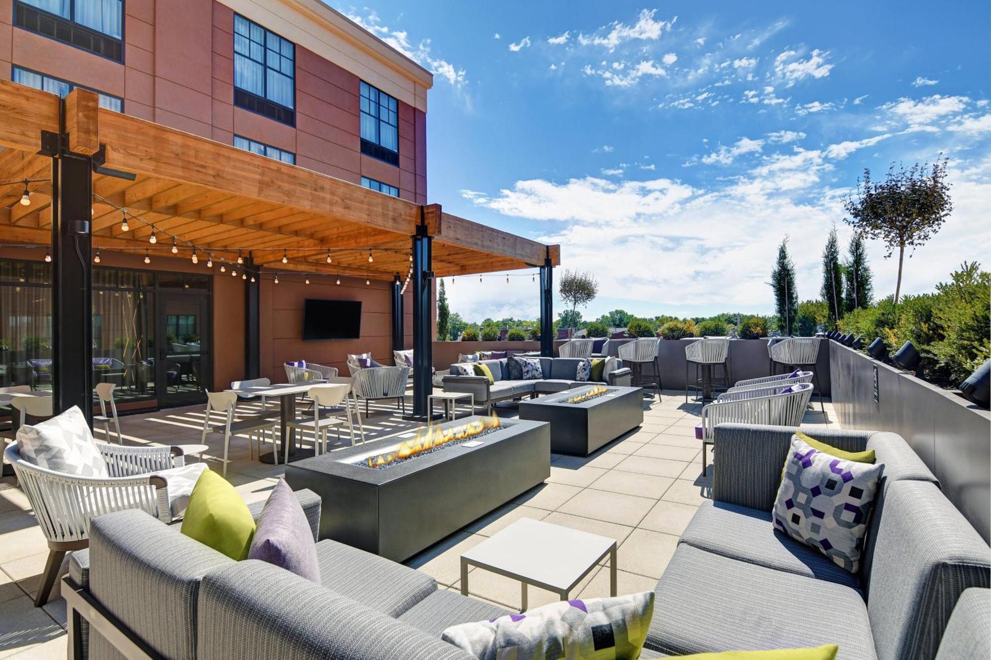 Courtyard By Marriott Manhattan Aggieville ภายนอก รูปภาพ