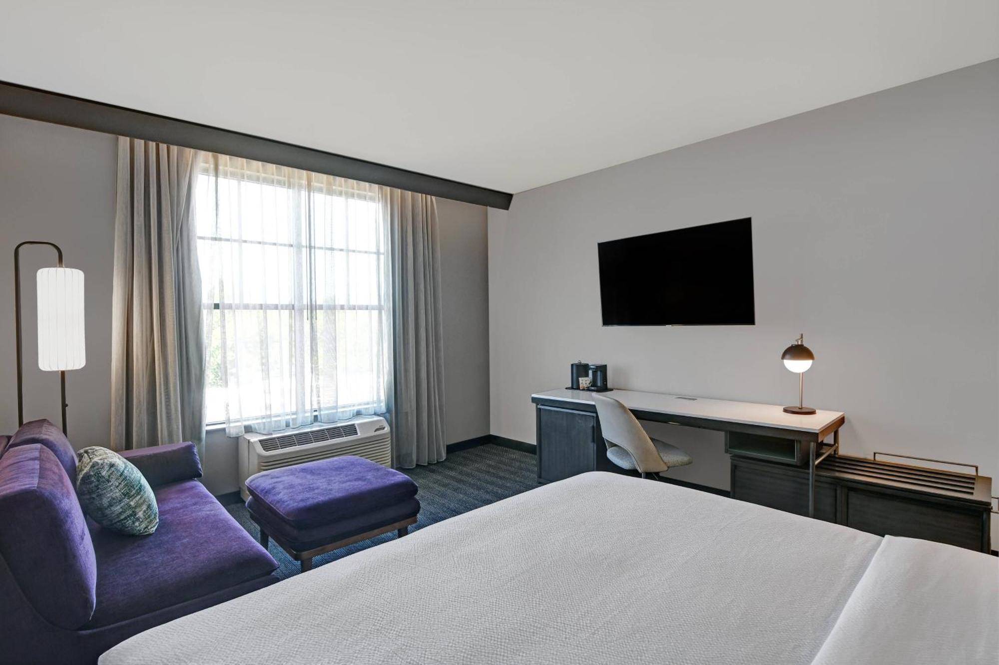 Courtyard By Marriott Manhattan Aggieville ภายนอก รูปภาพ
