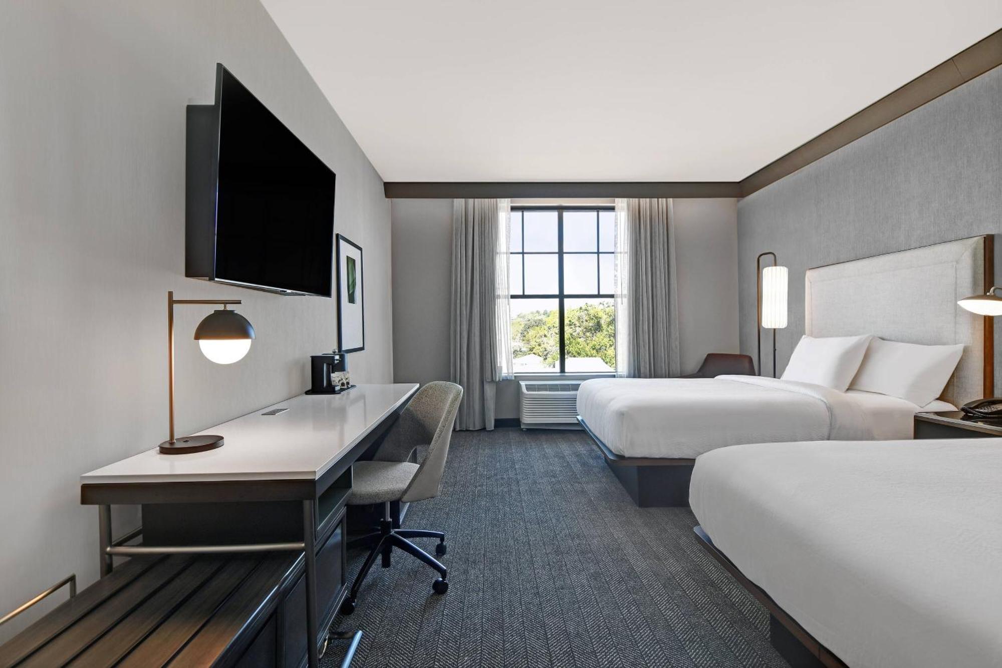 Courtyard By Marriott Manhattan Aggieville ภายนอก รูปภาพ
