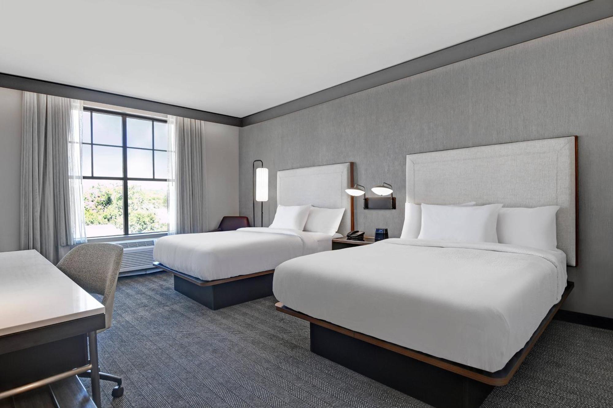 Courtyard By Marriott Manhattan Aggieville ภายนอก รูปภาพ