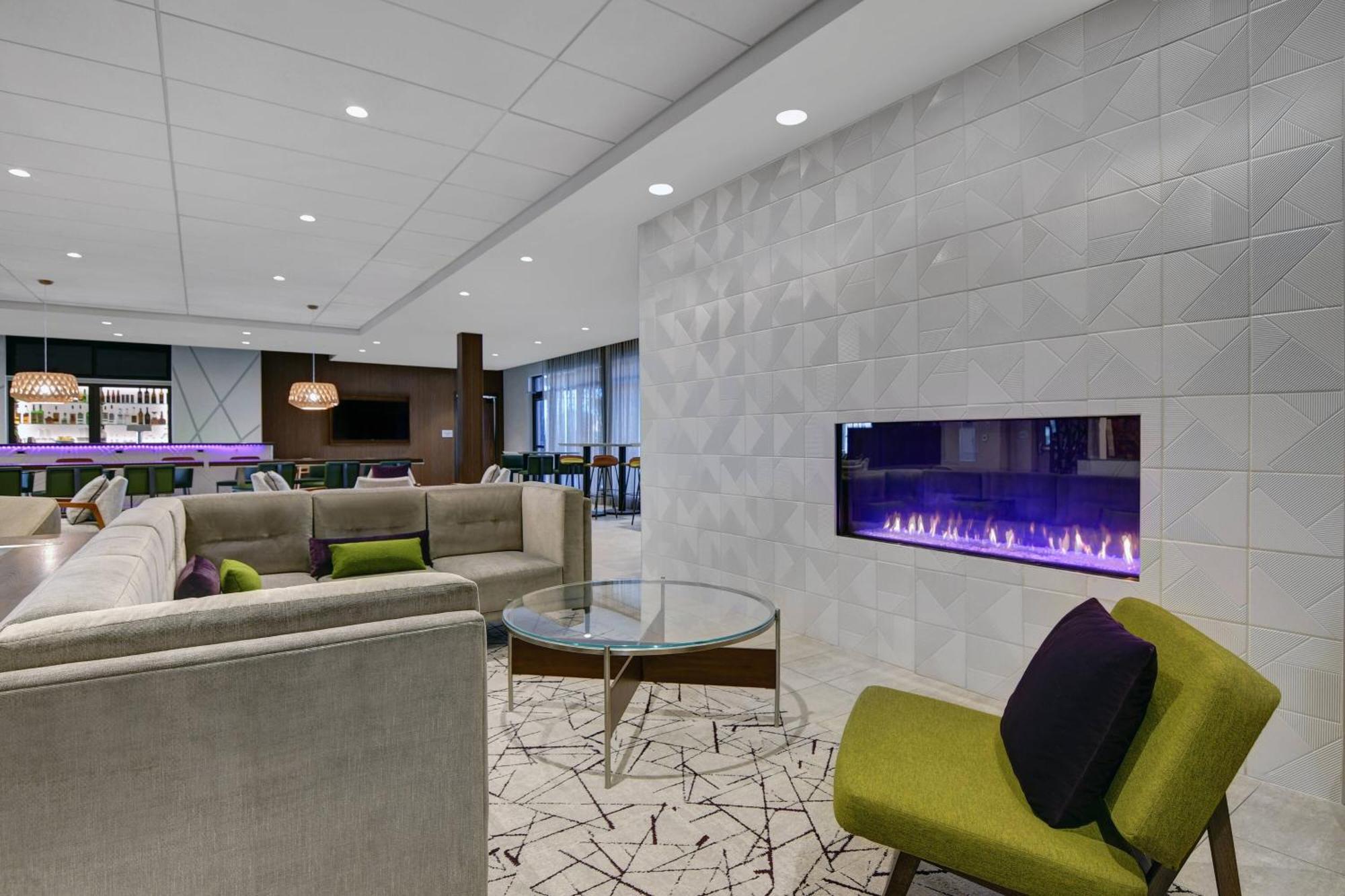 Courtyard By Marriott Manhattan Aggieville ภายนอก รูปภาพ
